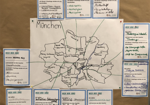 Karte mit den Münchner Stadtbezirken. Drumherum Steckbriefe der teilnehmenden Initiativen.